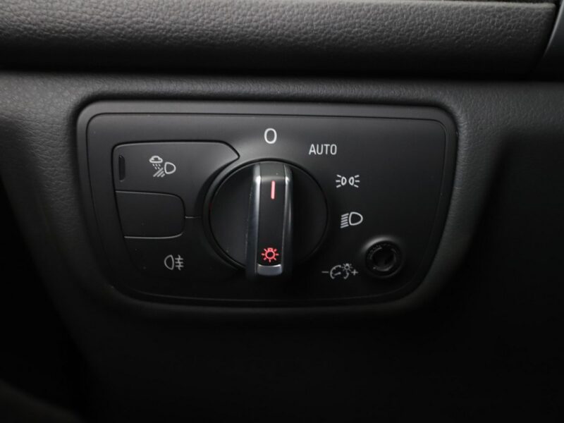 Audi A6 alcantara ks.serwisowa PDC navi climatronic xenon tempomat C7 (2011-)