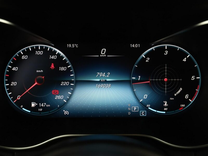 Mercedes GLC 300 4x4 automat full LED skóra navi virtual cocpit kamery 360 el. klapa