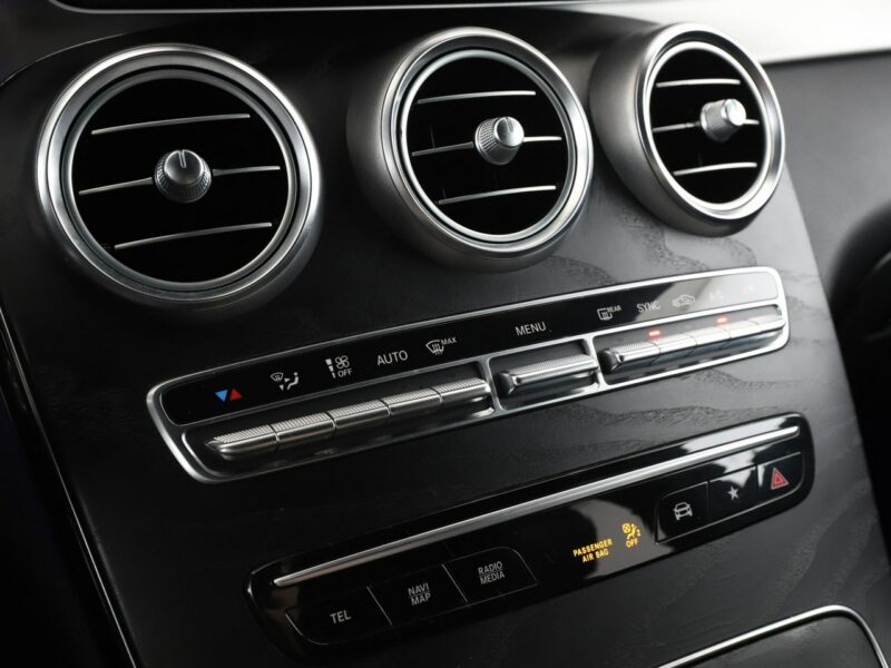 Mercedes GLC 300 4x4 automat full LED skóra navi virtual cocpit kamery 360 el. klapa
