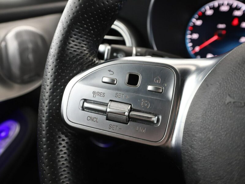 Mercedes GLC 300 4x4 automat full LED skóra navi virtual cocpit kamery 360 el. klapa