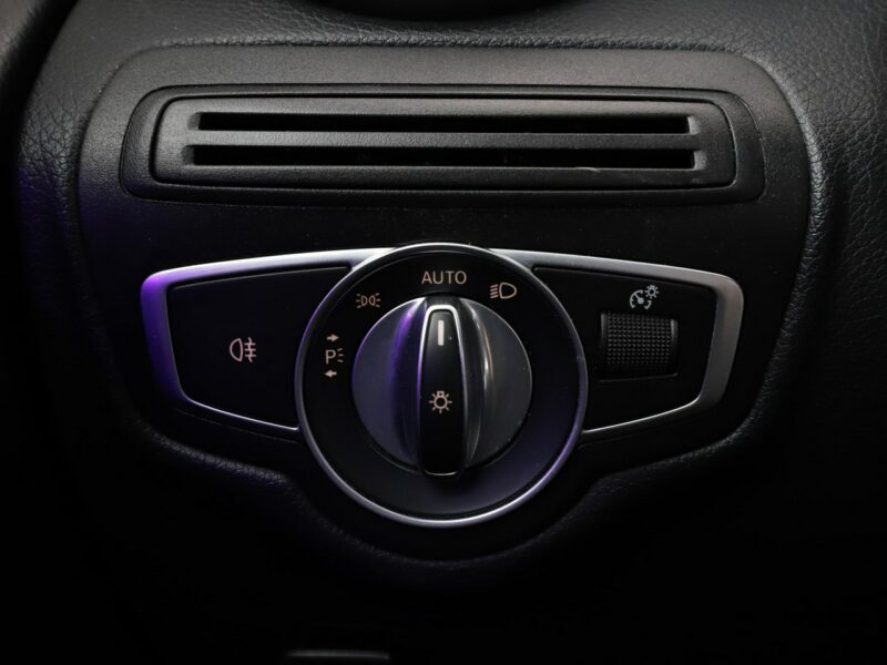 Mercedes GLC 300 4x4 automat full LED skóra navi virtual cocpit kamery 360 el. klapa