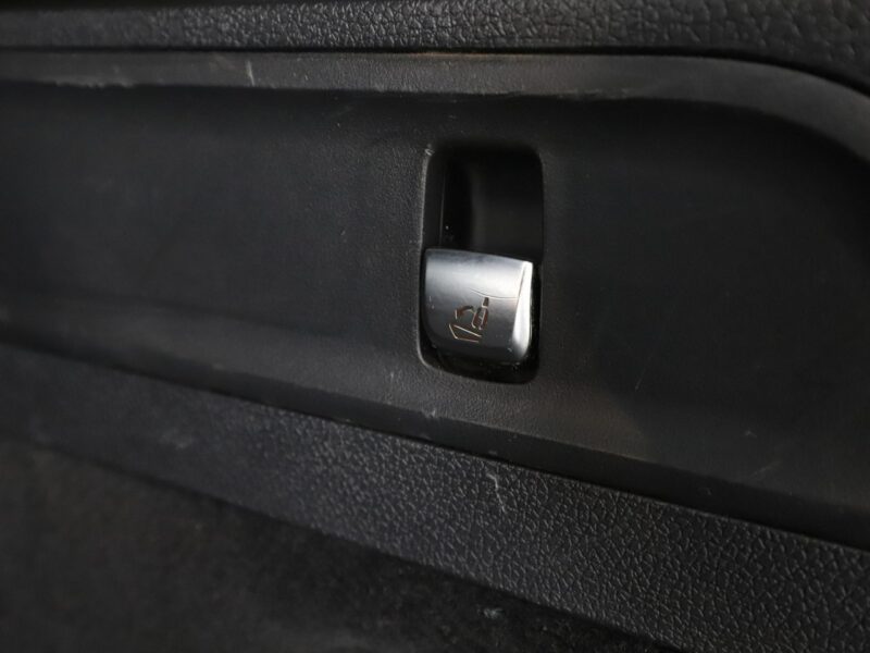 Mercedes GLC 300 4x4 automat full LED skóra navi virtual cocpit kamery 360 el. klapa