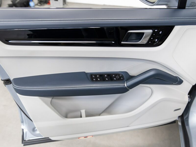 Porsche Cayenne E-Hybrid 462KM. Konfiguracja na 712 tys. zł. Gwarancja do 01.2026. III(2017-)