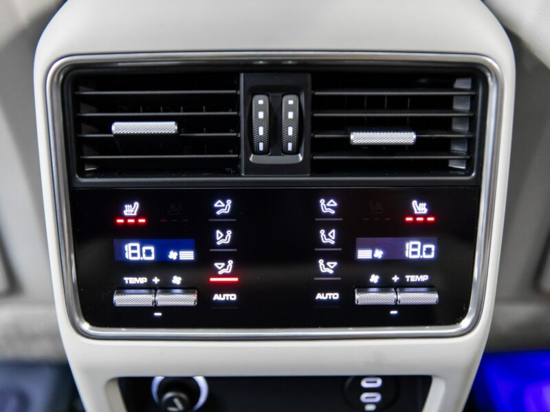 Porsche Cayenne E-Hybrid 462KM. Konfiguracja na 712 tys. zł. Gwarancja do 01.2026. III(2017-)