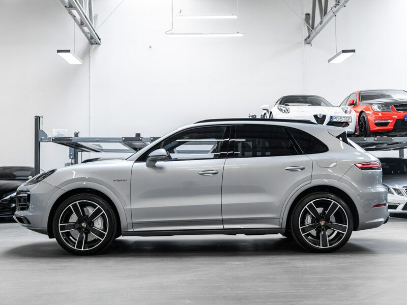 Porsche Cayenne E-Hybrid 462KM. Konfiguracja na 712 tys. zł. Gwarancja do 01.2026. III(2017-)