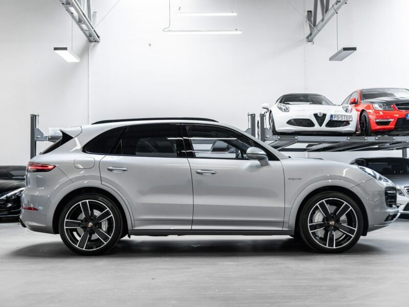 Porsche Cayenne E-Hybrid 462KM. Konfiguracja na 712 tys. zł. Gwarancja do 01.2026. III(2017-)