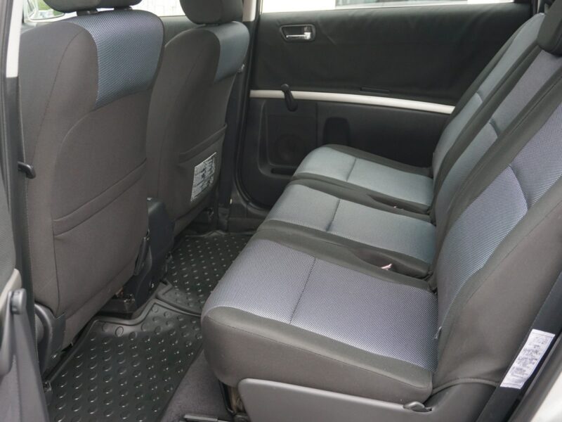 Toyota Corolla Verso polski, salon II (2001-2006)