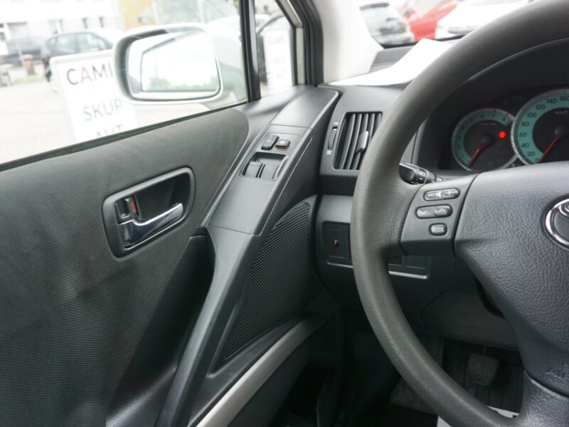 Toyota Corolla Verso polski, salon II (2001-2006)