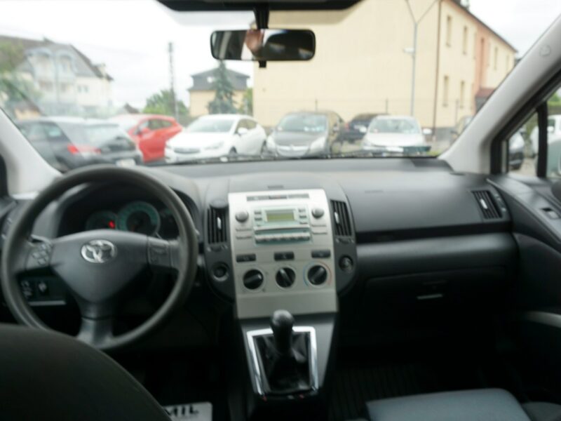 Toyota Corolla Verso polski, salon II (2001-2006)