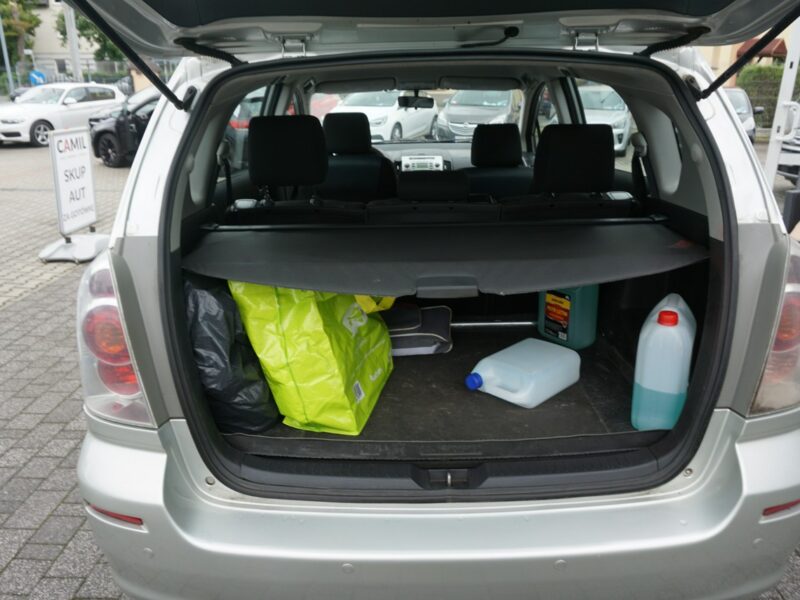 Toyota Corolla Verso polski, salon II (2001-2006)