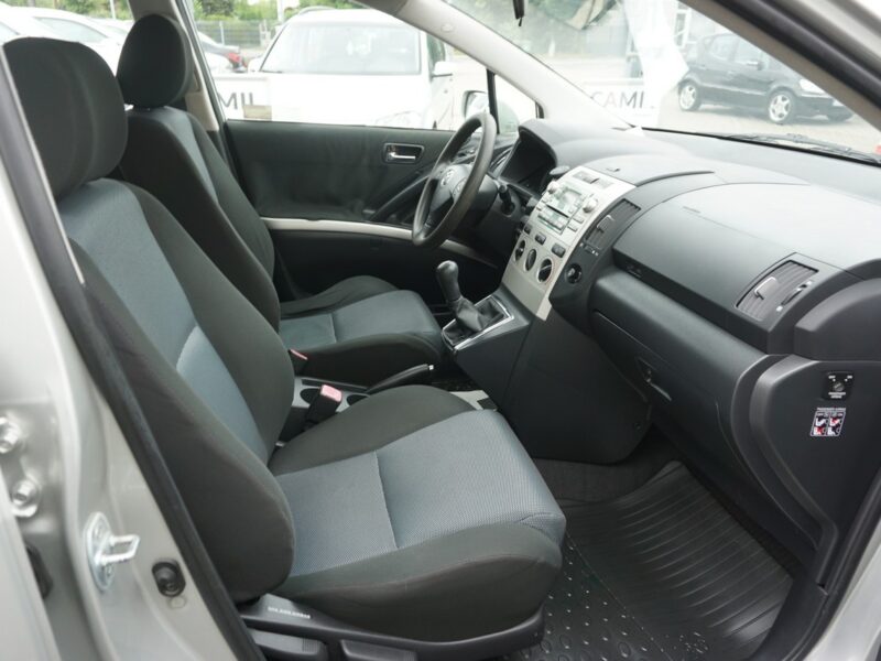 Toyota Corolla Verso polski, salon II (2001-2006)