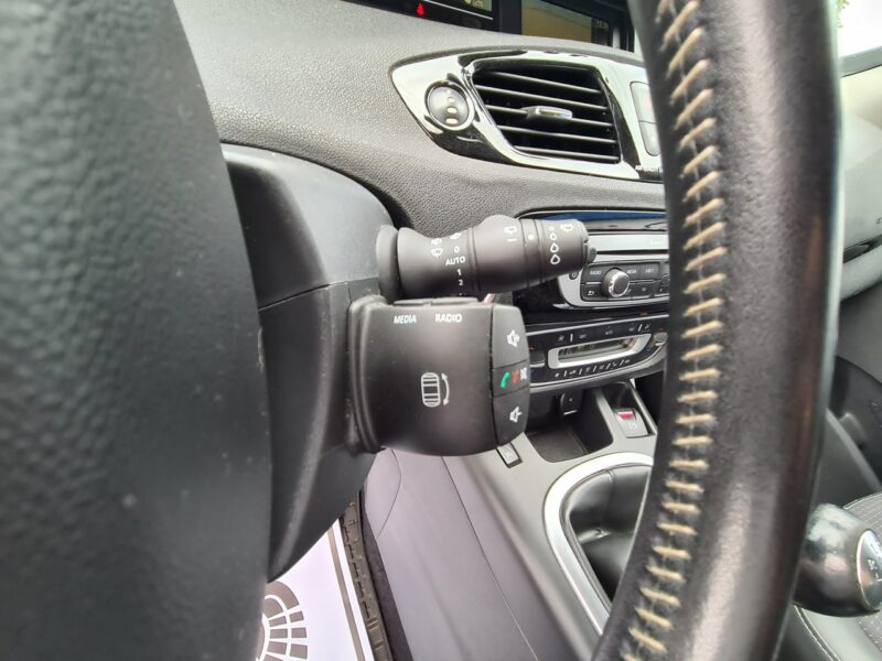 Renault Scenic BOSE Navi Kamera 2xPDC Wolne Ręce Półskóry Klimatronik Asystent Pasa III (2009-2016)
