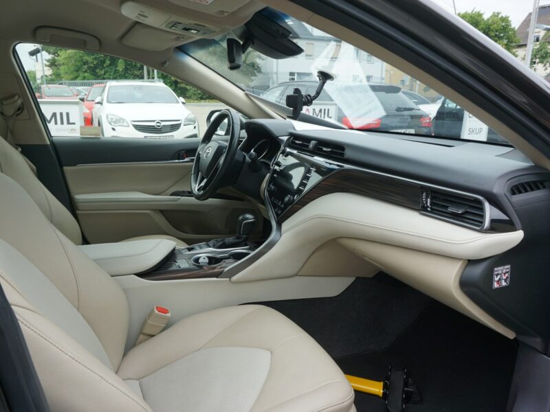 Toyota Camry polski salon IX (2018-)