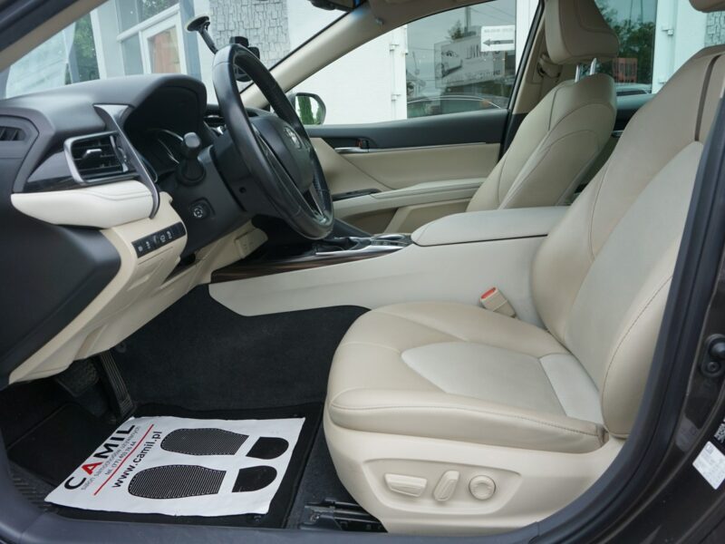 Toyota Camry polski salon IX (2018-)