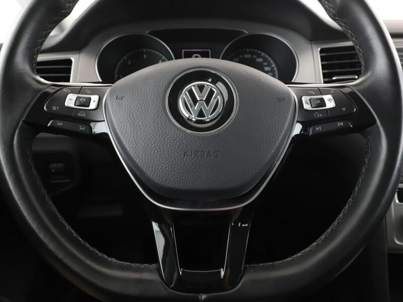 Volkswagen Golf Sportsvan navi klima auto grzane fotele czujniki parkowania hak I (2014-)