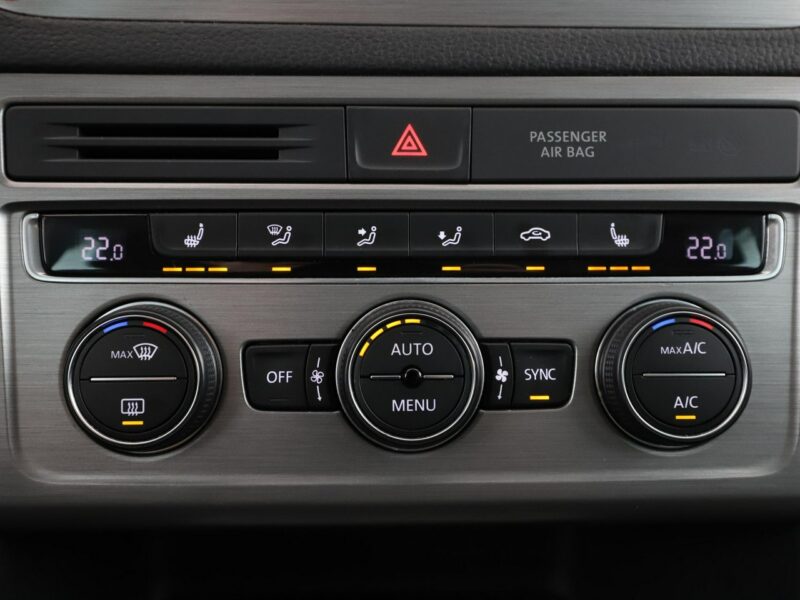 Volkswagen Golf Sportsvan navi klima auto grzane fotele czujniki parkowania hak I (2014-)