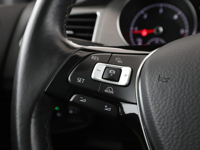 Volkswagen Golf Sportsvan navi klima auto grzane fotele czujniki parkowania hak I (2014-)