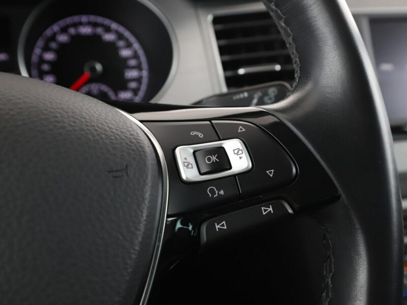 Volkswagen Golf Sportsvan navi klima auto grzane fotele czujniki parkowania hak I (2014-)