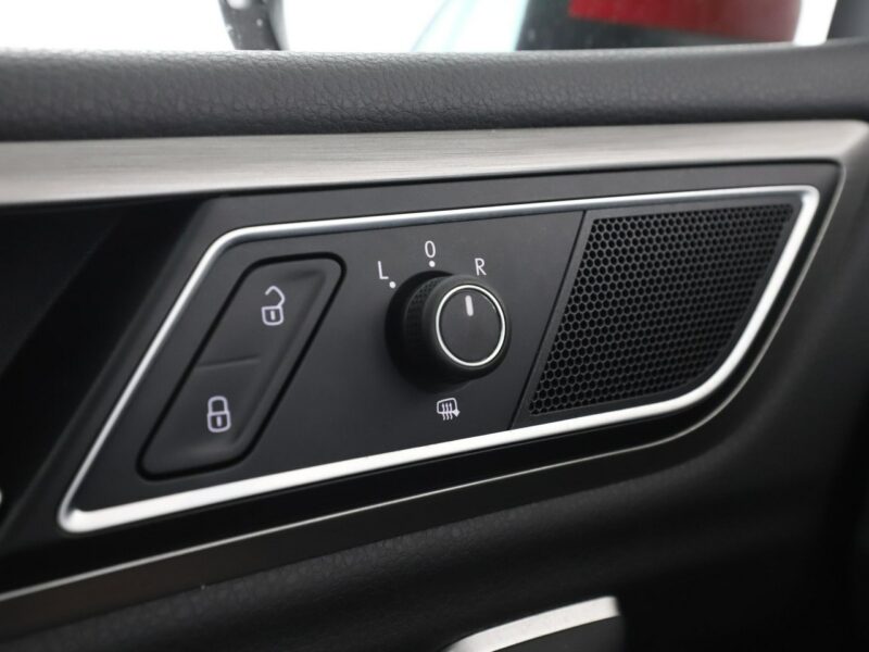 Volkswagen Golf Sportsvan navi klima auto grzane fotele czujniki parkowania hak I (2014-)