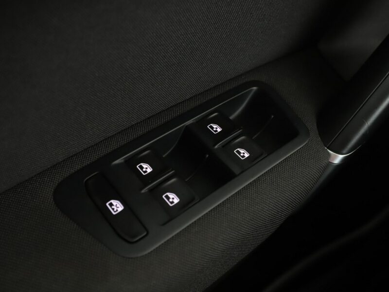 Volkswagen Golf Sportsvan navi klima auto grzane fotele czujniki parkowania hak I (2014-)