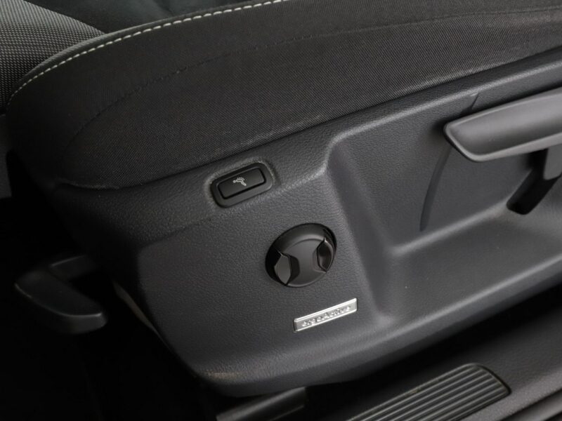 Volkswagen Golf Sportsvan navi klima auto grzane fotele czujniki parkowania hak I (2014-)