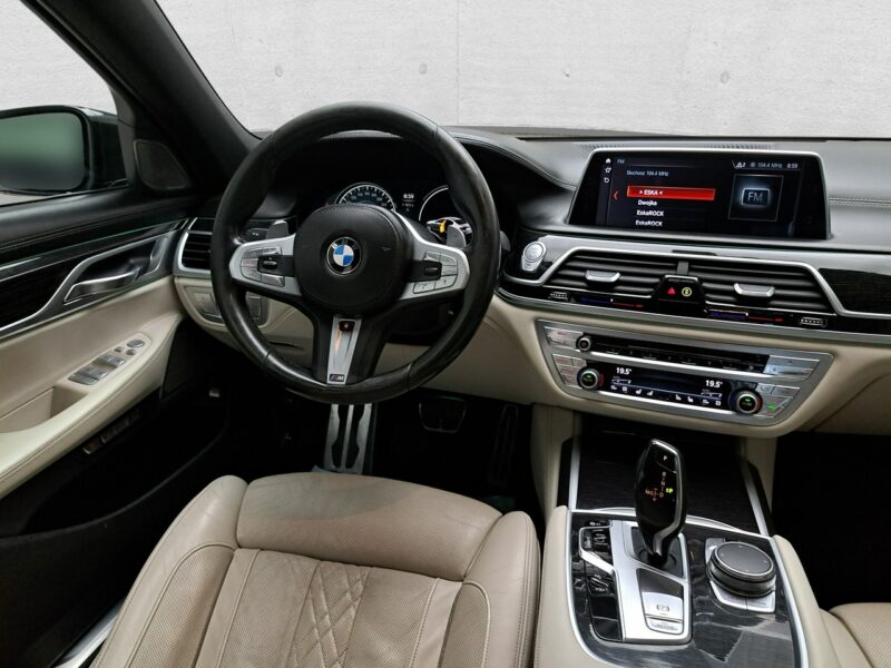 BMW 750 G12 (2015-...)