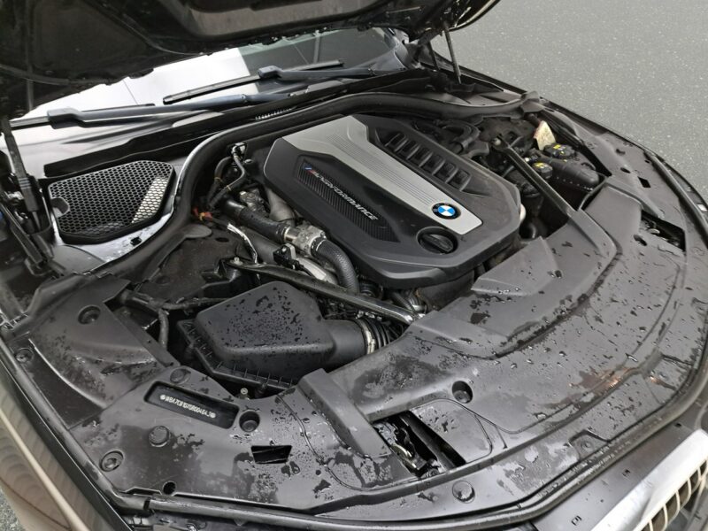 BMW 750 G12 (2015-...)