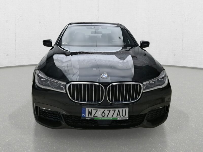 BMW 750 G12 (2015-...)