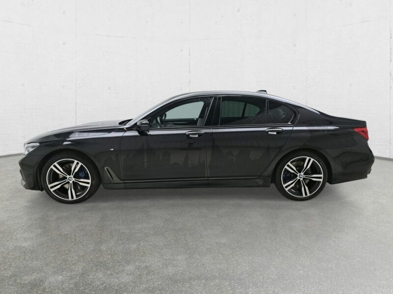 BMW 750 G12 (2015-...)