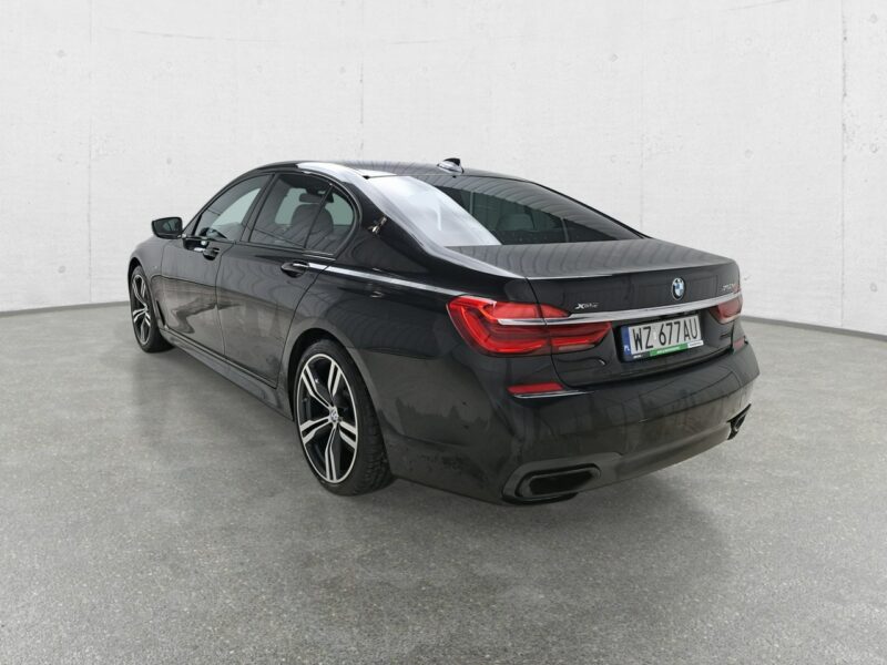 BMW 750 G12 (2015-...)