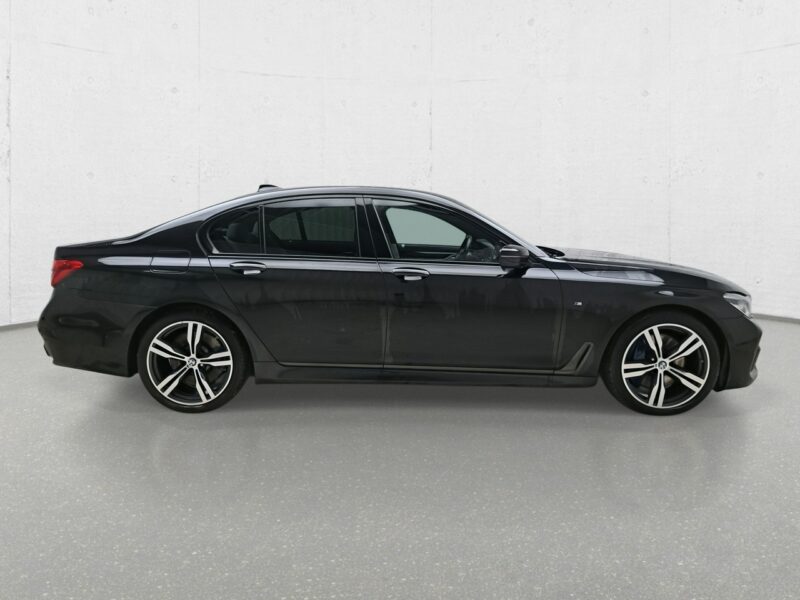 BMW 750 G12 (2015-...)