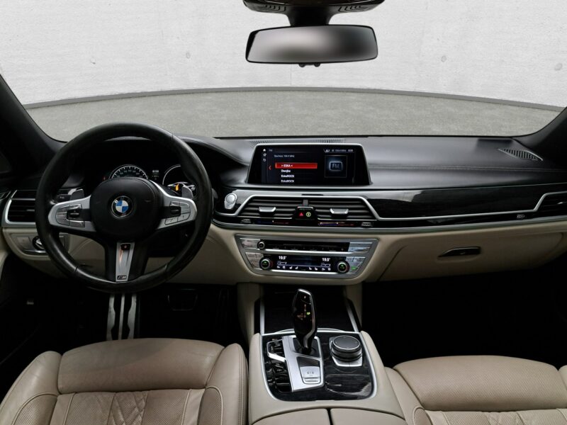 BMW 750 G12 (2015-...)
