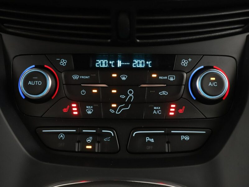 Ford Kuga ST-Line Bi-Xenon Grzana kierownica Grzane fotele navi hak bluetooth II (2012-)