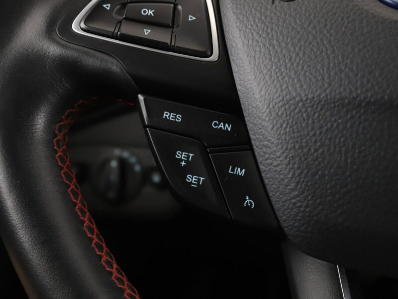 Ford Kuga ST-Line Bi-Xenon Grzana kierownica Grzane fotele navi hak bluetooth II (2012-)