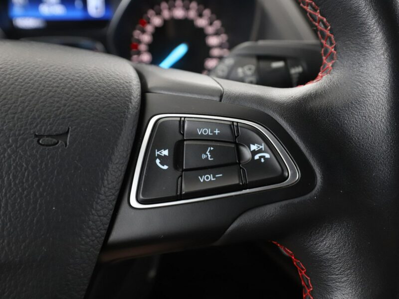 Ford Kuga ST-Line Bi-Xenon Grzana kierownica Grzane fotele navi hak bluetooth II (2012-)