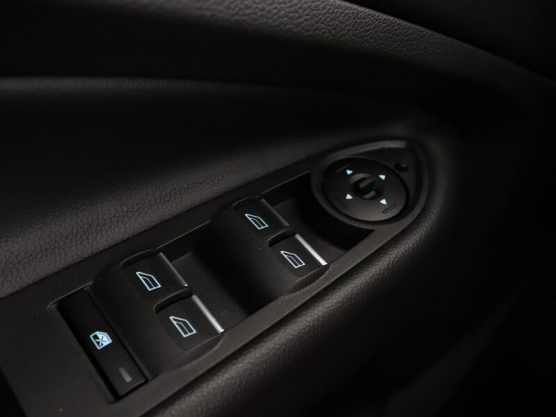Ford Kuga ST-Line Bi-Xenon Grzana kierownica Grzane fotele navi hak bluetooth II (2012-)