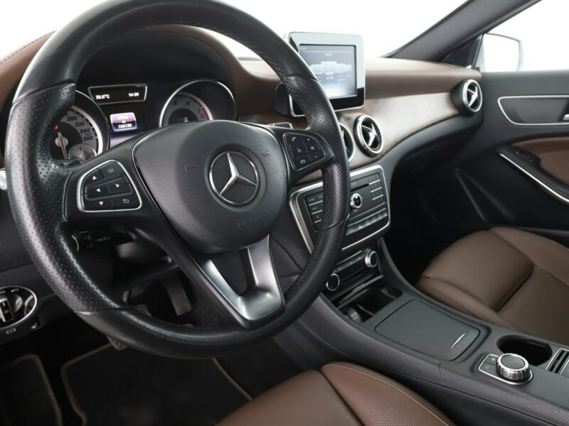 Mercedes GLA 250 GRATIS! Pakiet Serwisowy o wartości 800 zł!