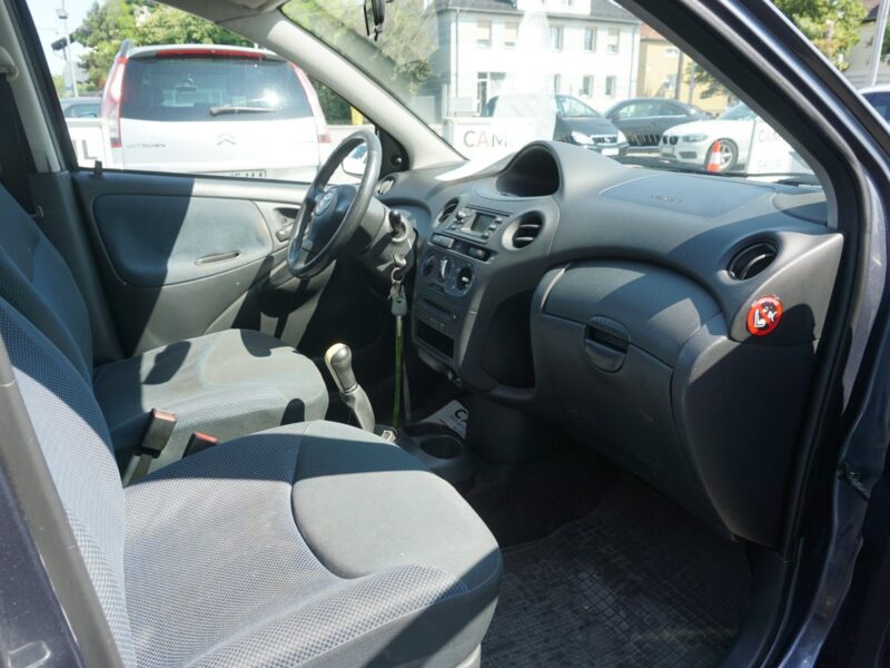 Toyota Yaris polski salon I (1999-2005)