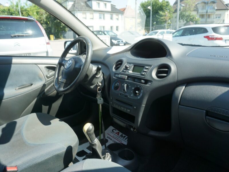 Toyota Yaris polski salon I (1999-2005)