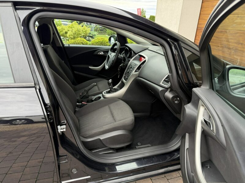 Opel Astra 11r. 1.6 benzyna z Niemiec bezwypadkowa mały przebieg J (2009-2019)