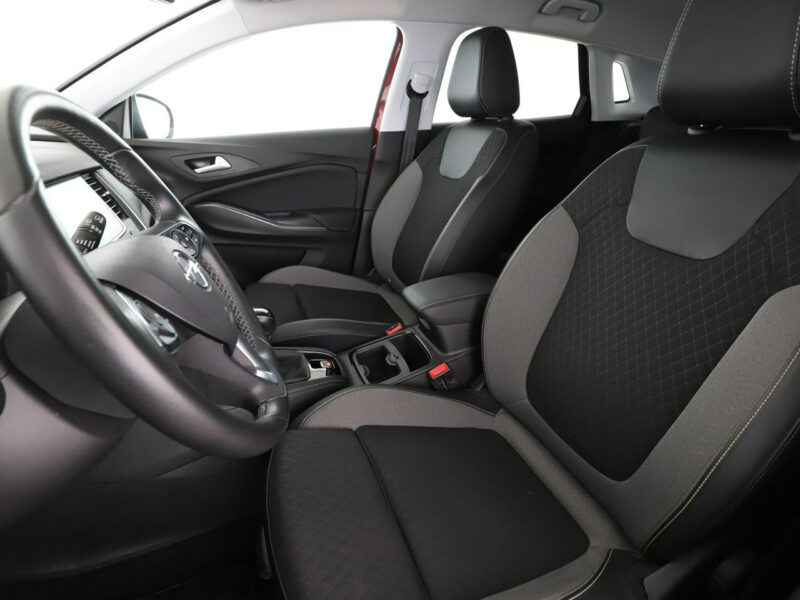 Opel Grandland X PDC klima auto temapomat navi bluetooth