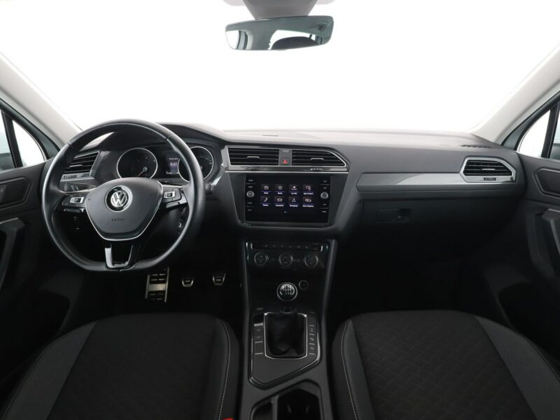 Volkswagen Tiguan Tempomat adaptacyjny PDC grzane fotele klima 3-strefowa navi bluetooth II (2016-2024)