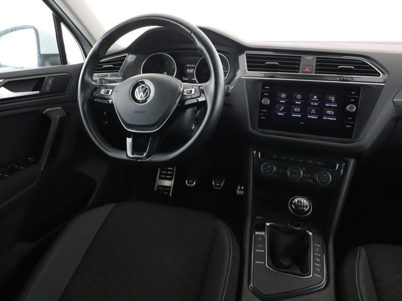 Volkswagen Tiguan Tempomat adaptacyjny PDC grzane fotele klima 3-strefowa navi bluetooth II (2016-2024)