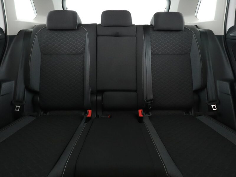 Volkswagen Tiguan Tempomat adaptacyjny PDC grzane fotele klima 3-strefowa navi bluetooth II (2016-2024)