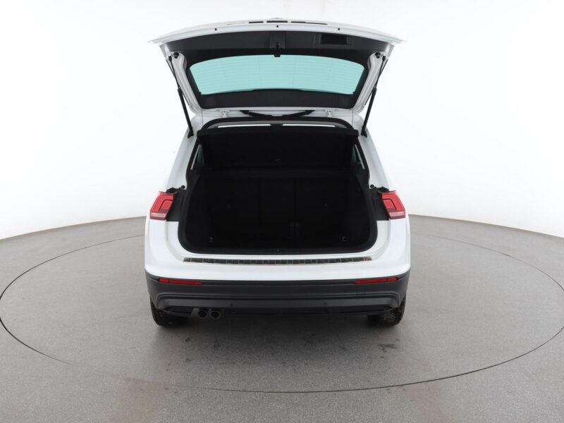 Volkswagen Tiguan Tempomat adaptacyjny PDC grzane fotele klima 3-strefowa navi bluetooth II (2016-2024)