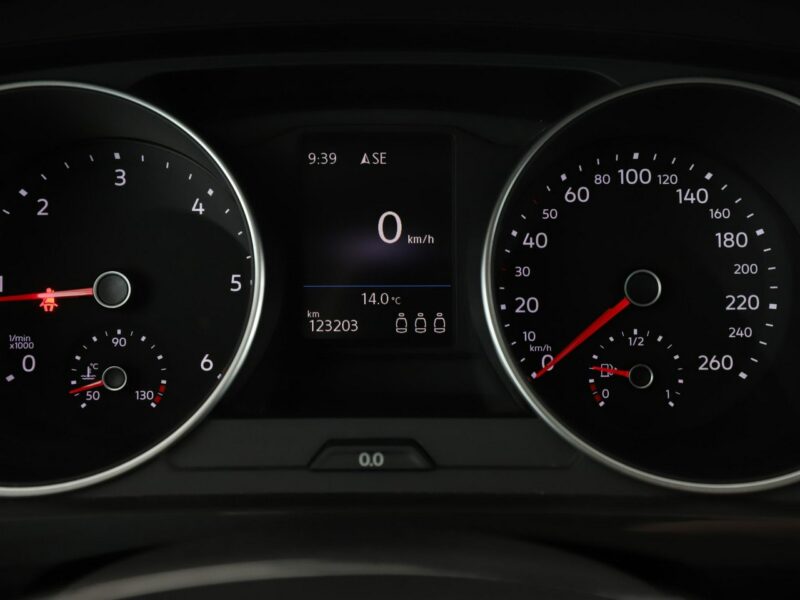 Volkswagen Tiguan Tempomat adaptacyjny PDC grzane fotele klima 3-strefowa navi bluetooth II (2016-2024)