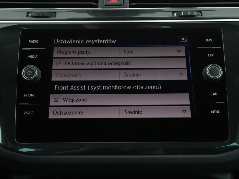 Volkswagen Tiguan Tempomat adaptacyjny PDC grzane fotele klima 3-strefowa navi bluetooth II (2016-2024)