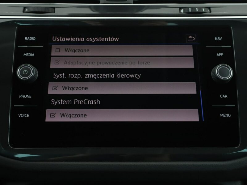 Volkswagen Tiguan Tempomat adaptacyjny PDC grzane fotele klima 3-strefowa navi bluetooth II (2016-2024)