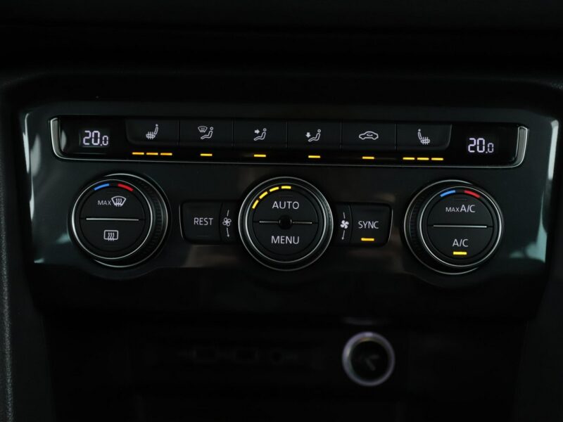 Volkswagen Tiguan Tempomat adaptacyjny PDC grzane fotele klima 3-strefowa navi bluetooth II (2016-2024)