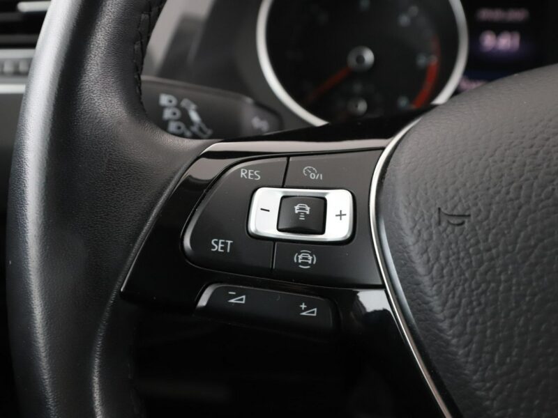 Volkswagen Tiguan Tempomat adaptacyjny PDC grzane fotele klima 3-strefowa navi bluetooth II (2016-2024)